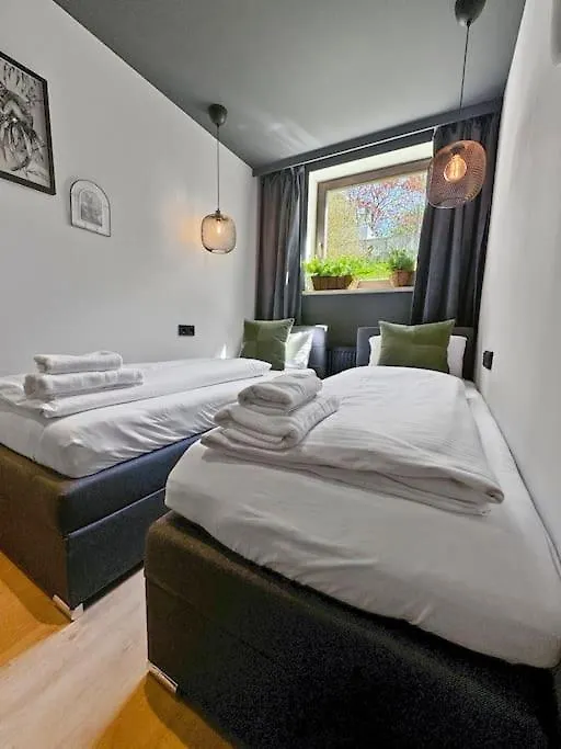 Flatista Homes - Jungle House Munich Apartment